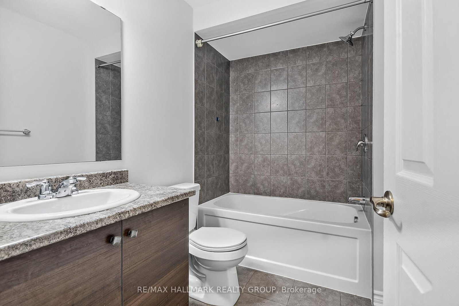235 Hibernian Walk • Ottawa, ON photo 23
