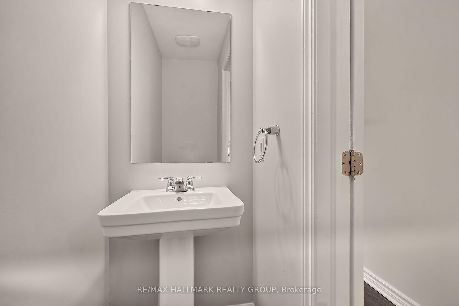 235 Hibernian Walk • Ottawa, ON photo 9