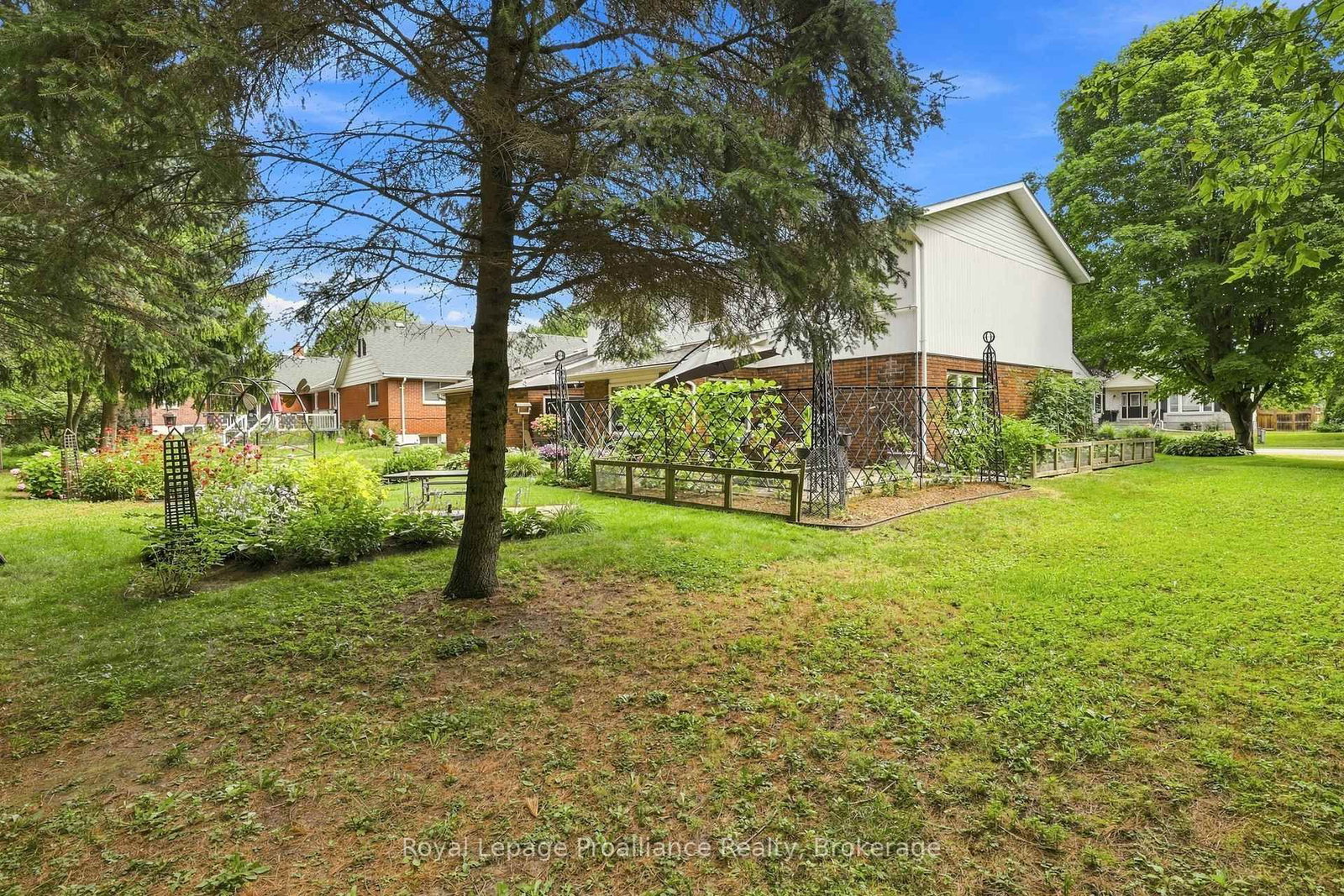 6 Mohawk Avenue • Brighton, ON photo 39