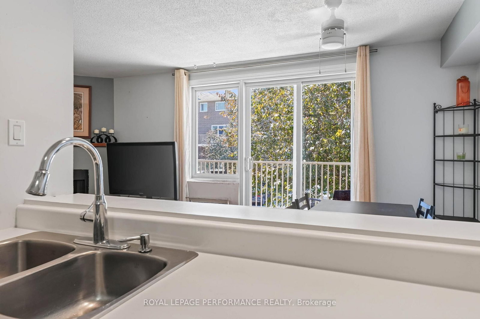 1589 St Bernard Street • #502 • Ottawa, ON photo 18