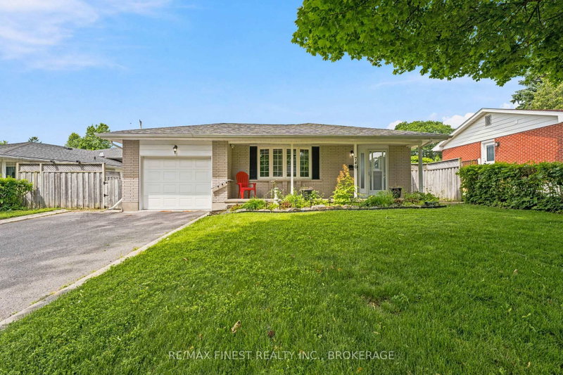 746 Laidlaw Crescent
