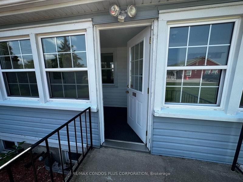 3 - 758 Niagara Stone Road