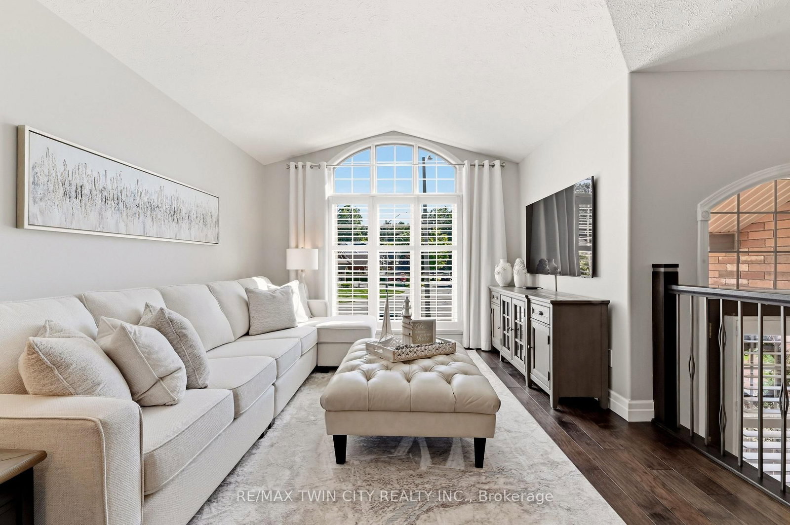 47 Deerpark Avenue • Brantford, ON photo 11