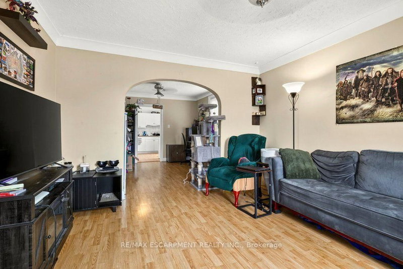 Front - 66 Queen Street S