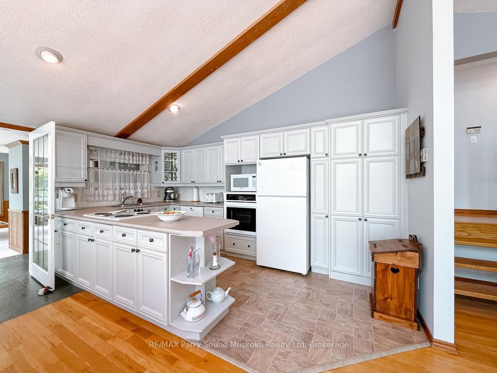 17 Lizzie's Lane • McKellar, ON photo 14