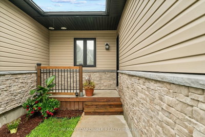 32 David Street • #B • Edwardsburgh/Cardinal, ON photo 2