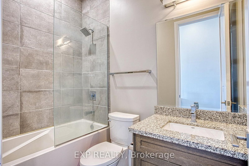 616 - 101 Locke Street S