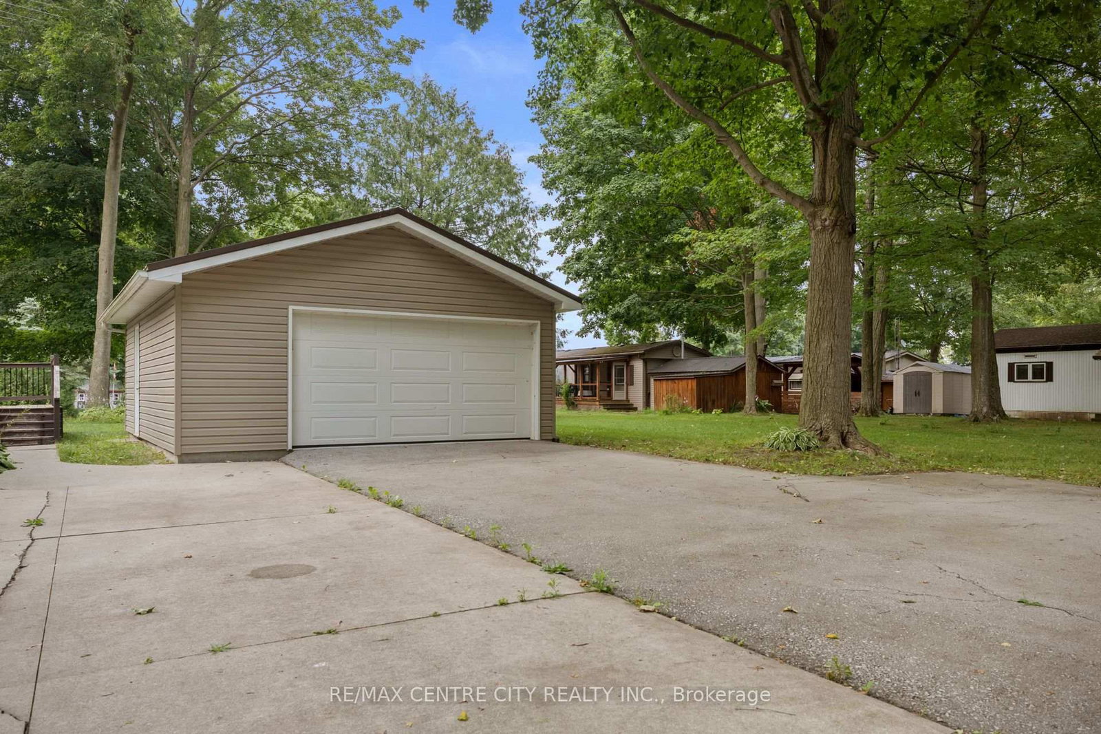 Listing Image 4