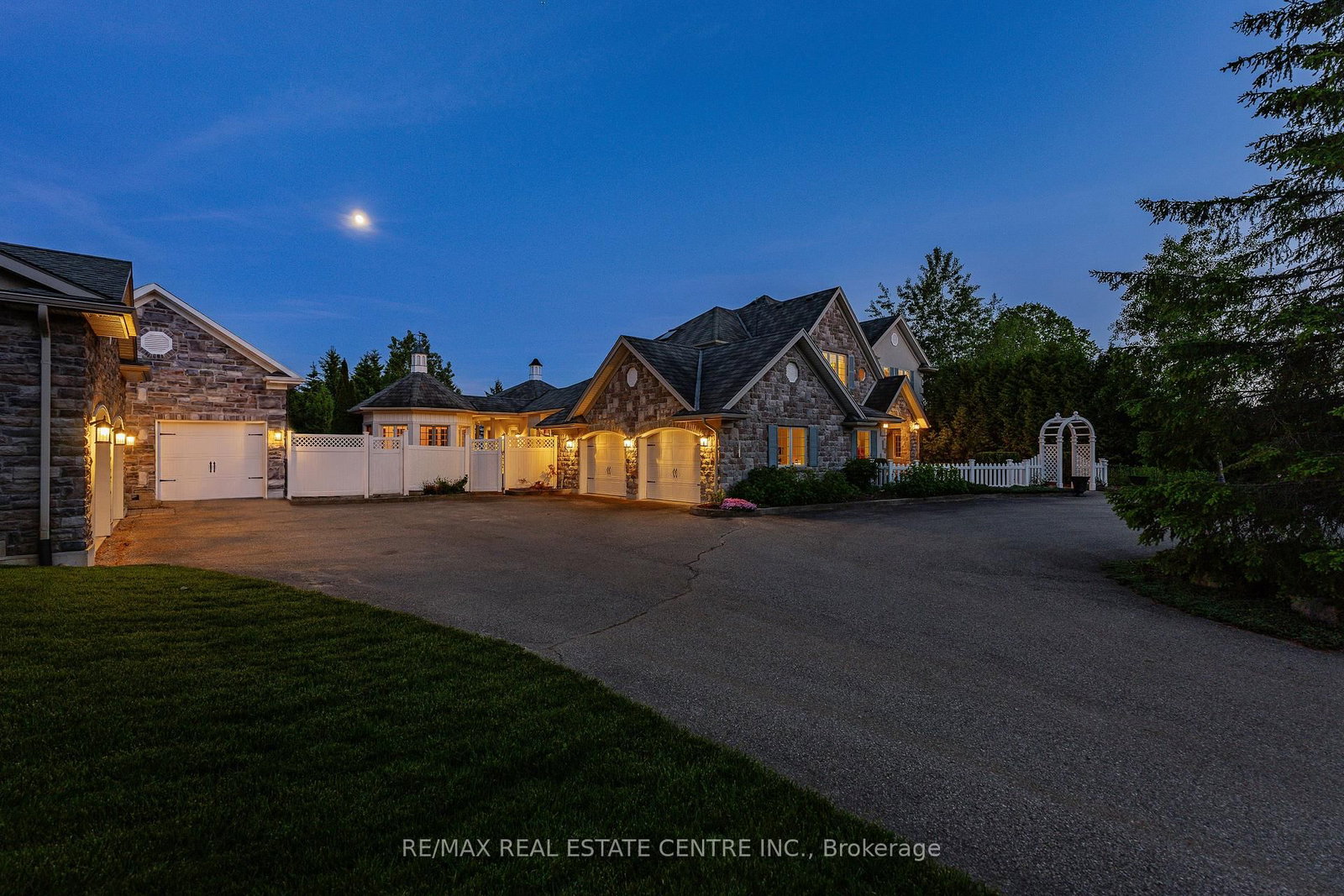 6805 CONCESSION 2 • Puslinch, ON photo 2