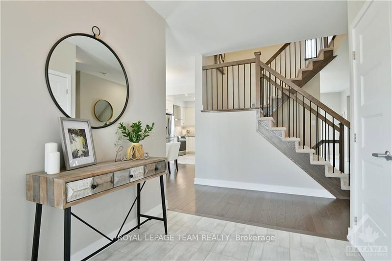 54 REYNARD Cres photo 4