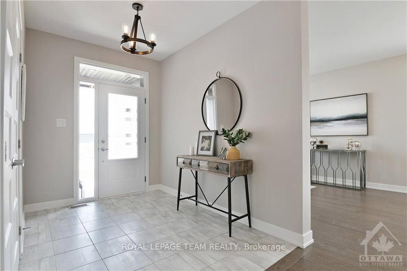 54 REYNARD Cres photo 5