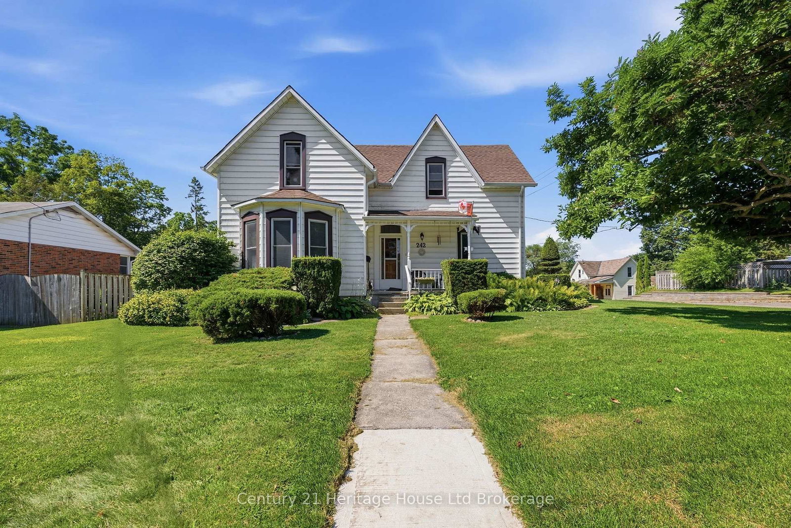 242 Wonham Street S • Ingersoll, ON photo 1