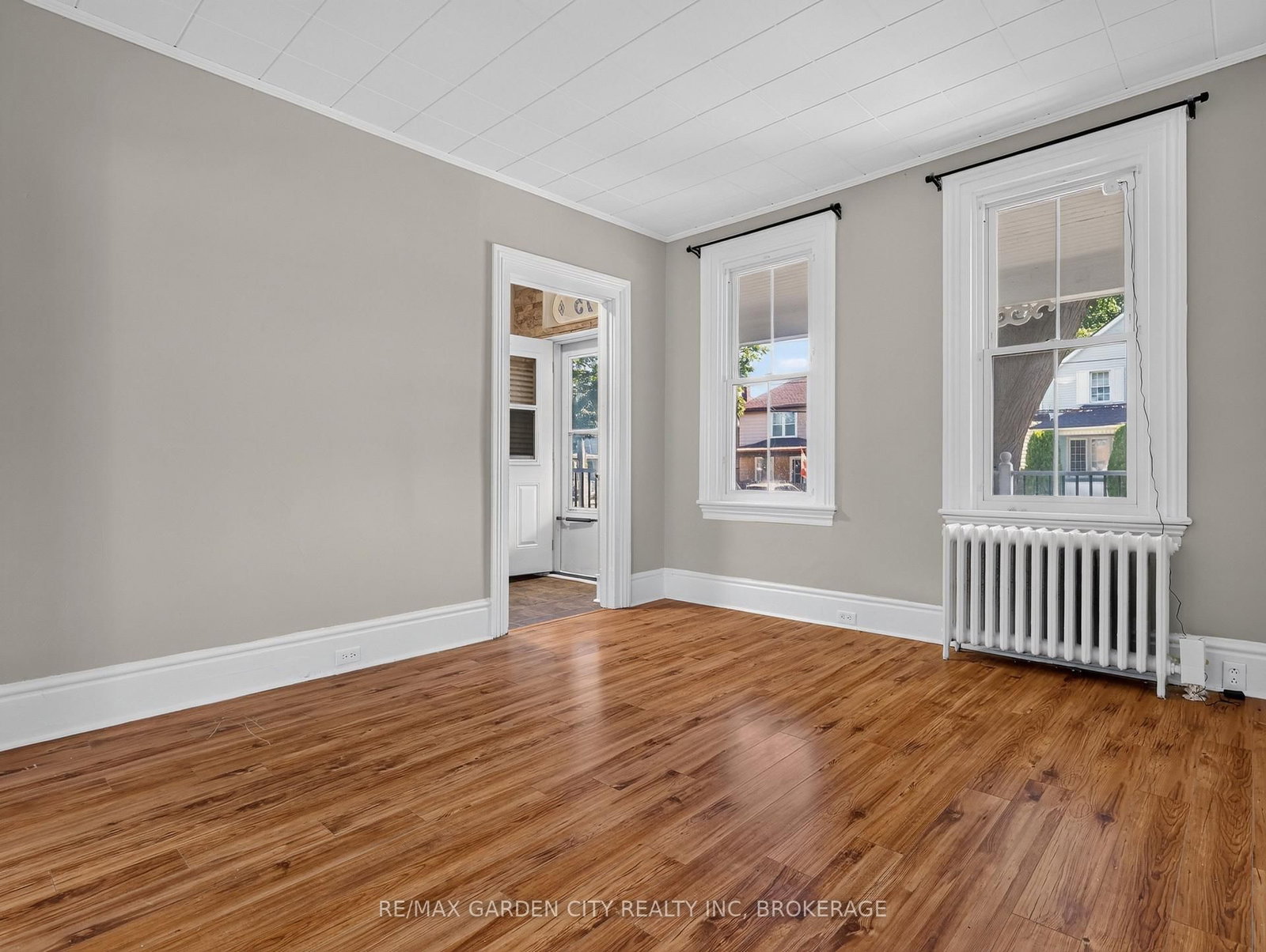 Listing Image 8