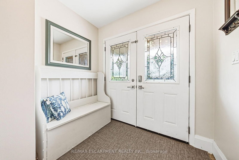 364 FENNELL Ave W photo 4