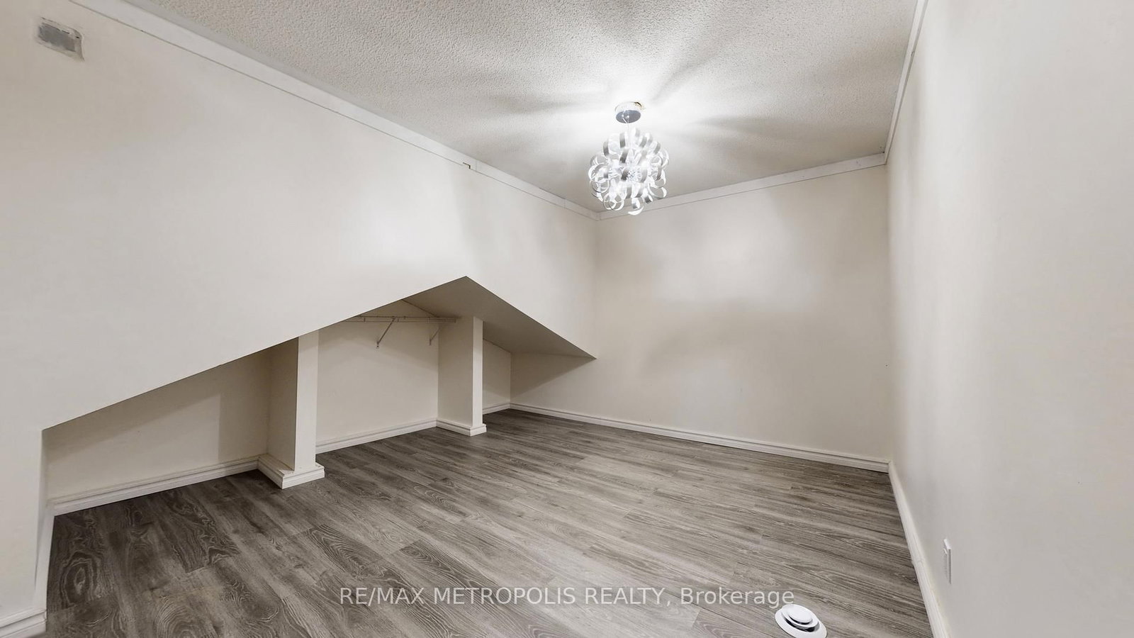 183 Valmont Court • Hamilton, ON photo 27
