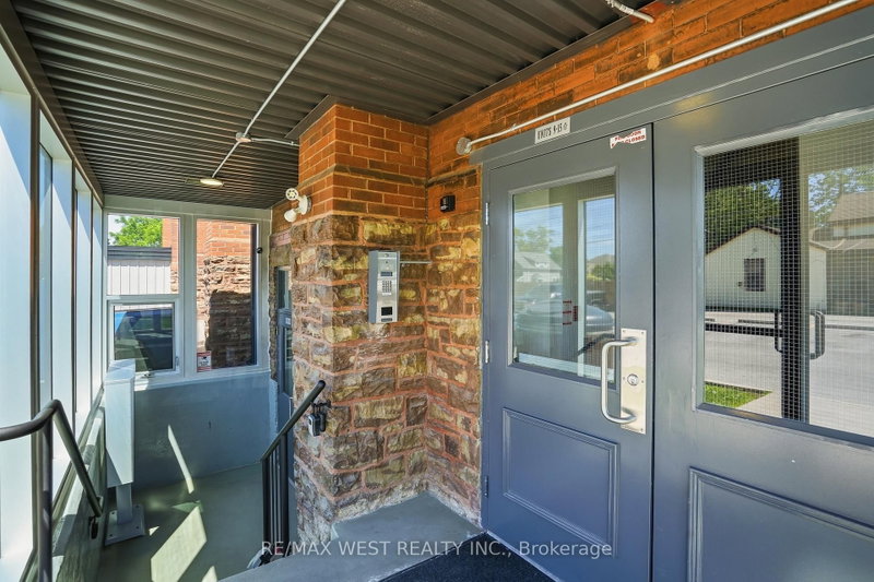 2 - 405 Merritt Street