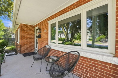 70 Floresta Court • Hamilton, ON photo 4