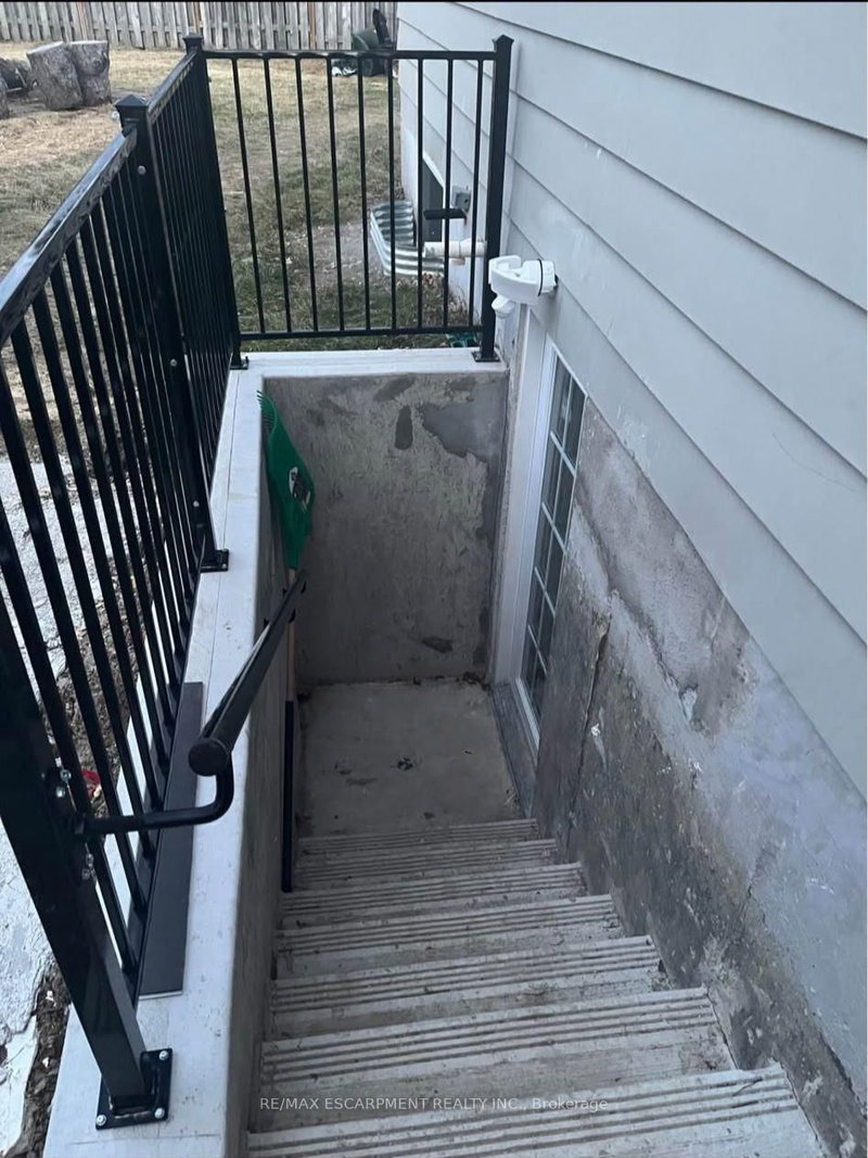 LOWER - 59 Edwina Court