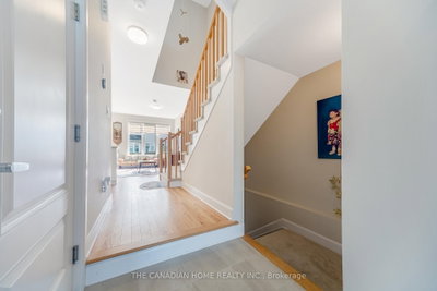 921 Clarkia Street • Ottawa, ON photo 2