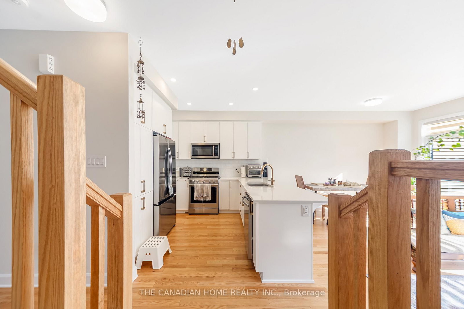 921 Clarkia Street • Ottawa, ON photo 5