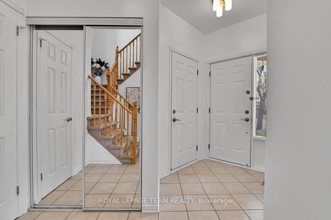 4121 WOLFE POINT Way • Ottawa, ON photo 3