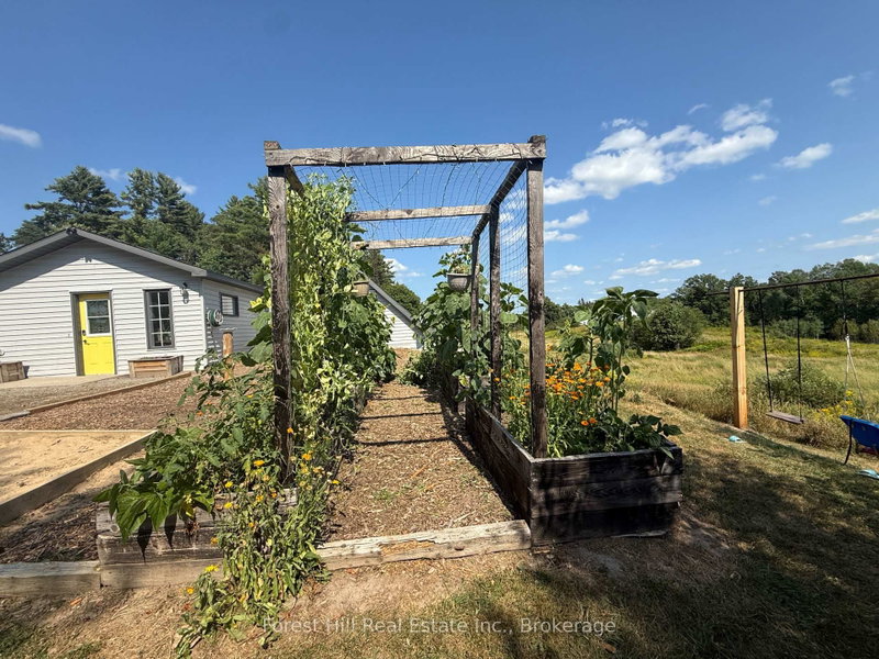 832 East Road