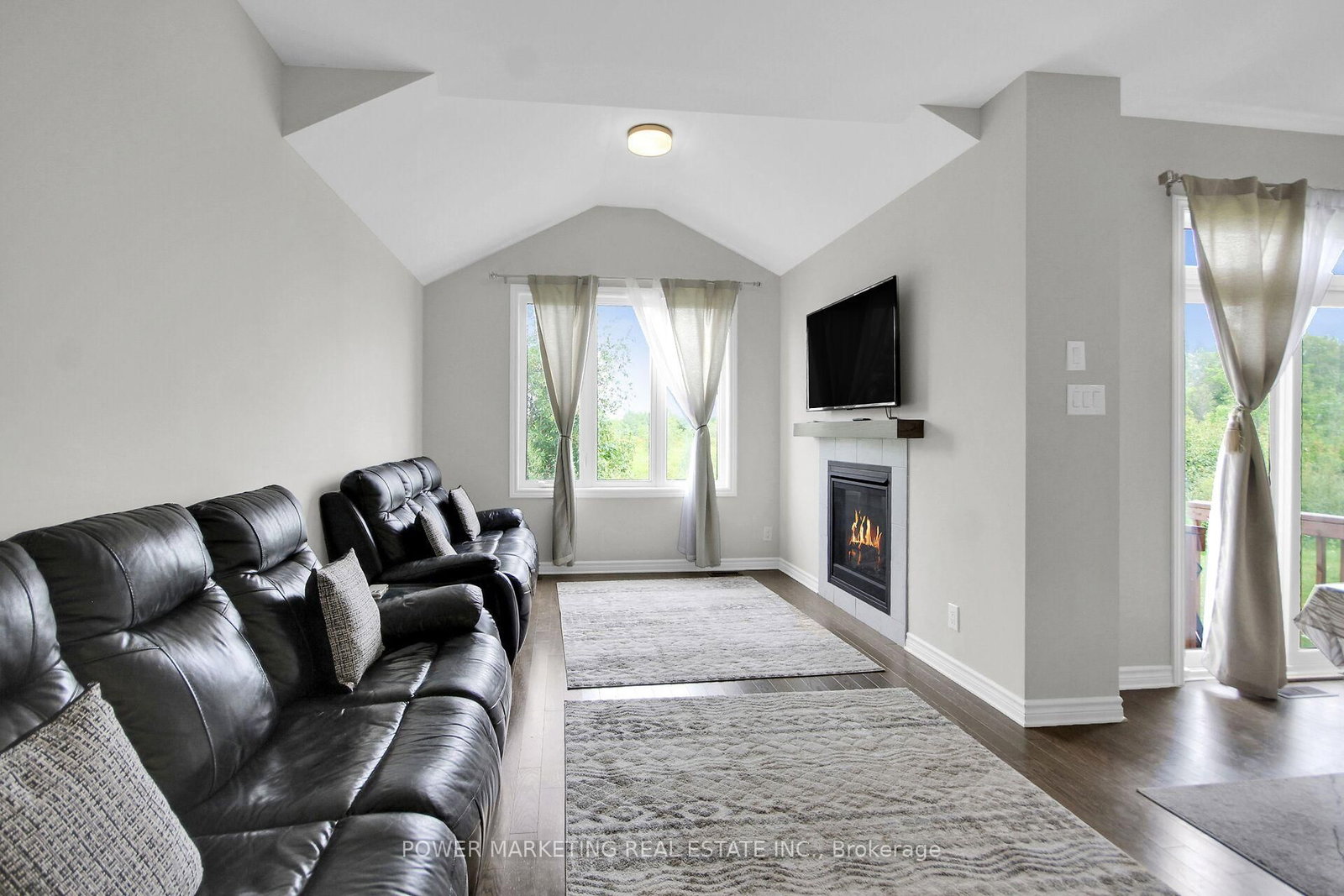 805 CERULEAN Way • Ottawa, ON photo 9