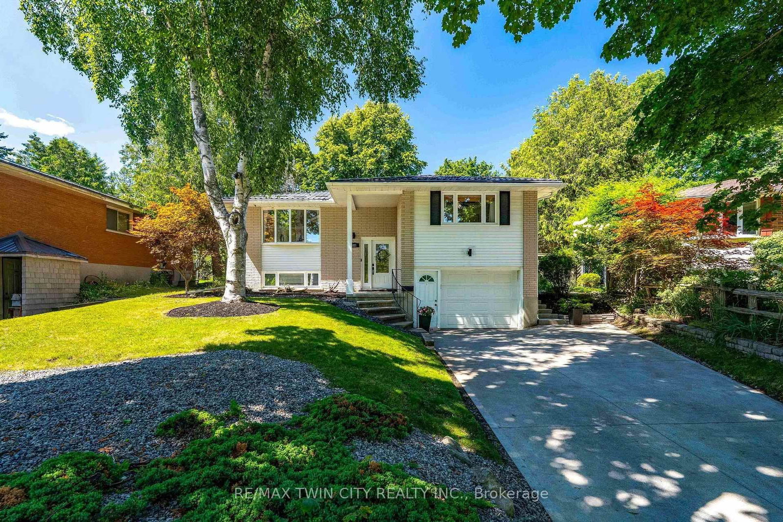 Detached House for sale at 581 Glendene Crescent, Waterloo, Ontario, N2L 4P3 - MLS: X13637714