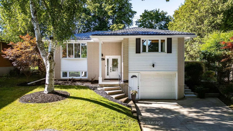 581 Glendene Crescent