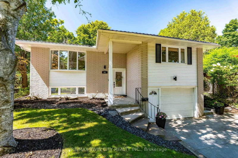 581 Glendene Crescent