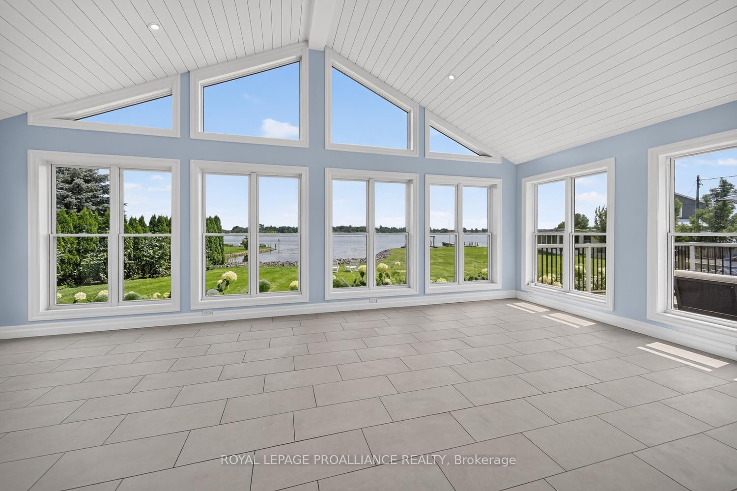 1637 County Rd 2 Road • Edwardsburgh/Cardinal, ON photo 15