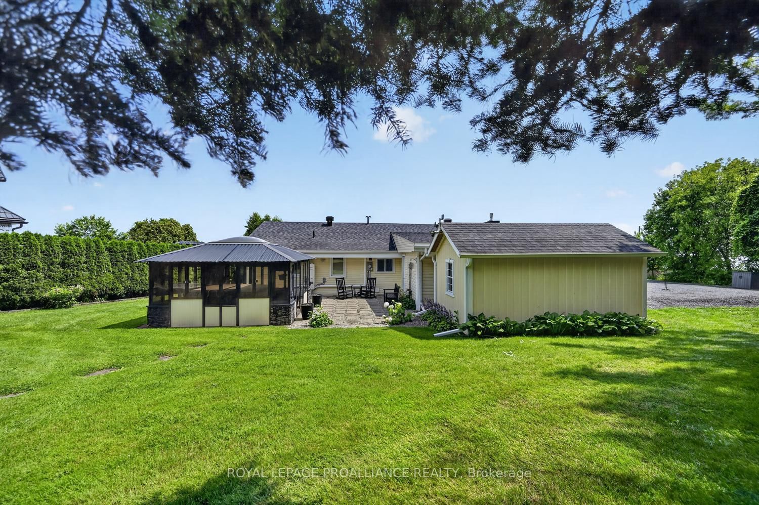 1637 County Rd 2 Road • Edwardsburgh/Cardinal, ON photo 3