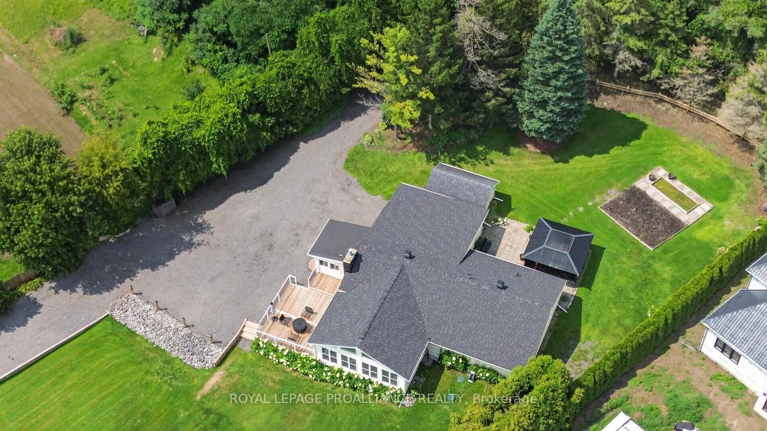 1637 County Rd 2 Road • Edwardsburgh/Cardinal, ON photo 44
