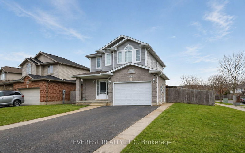 1686 Blackmaple Crescent