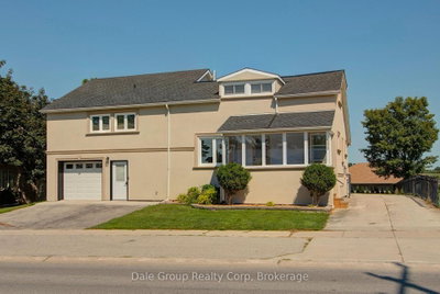 Detached House for sale at 293 Albert Street, Central Huron, Ontario, N0M 1L0 - Clinton - MLS: X13637970