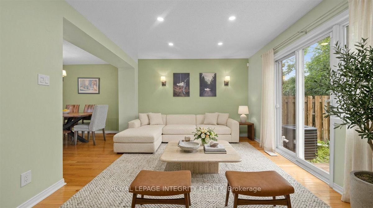 69 ROYAL FIELD Crescent • Ottawa, ON photo 10