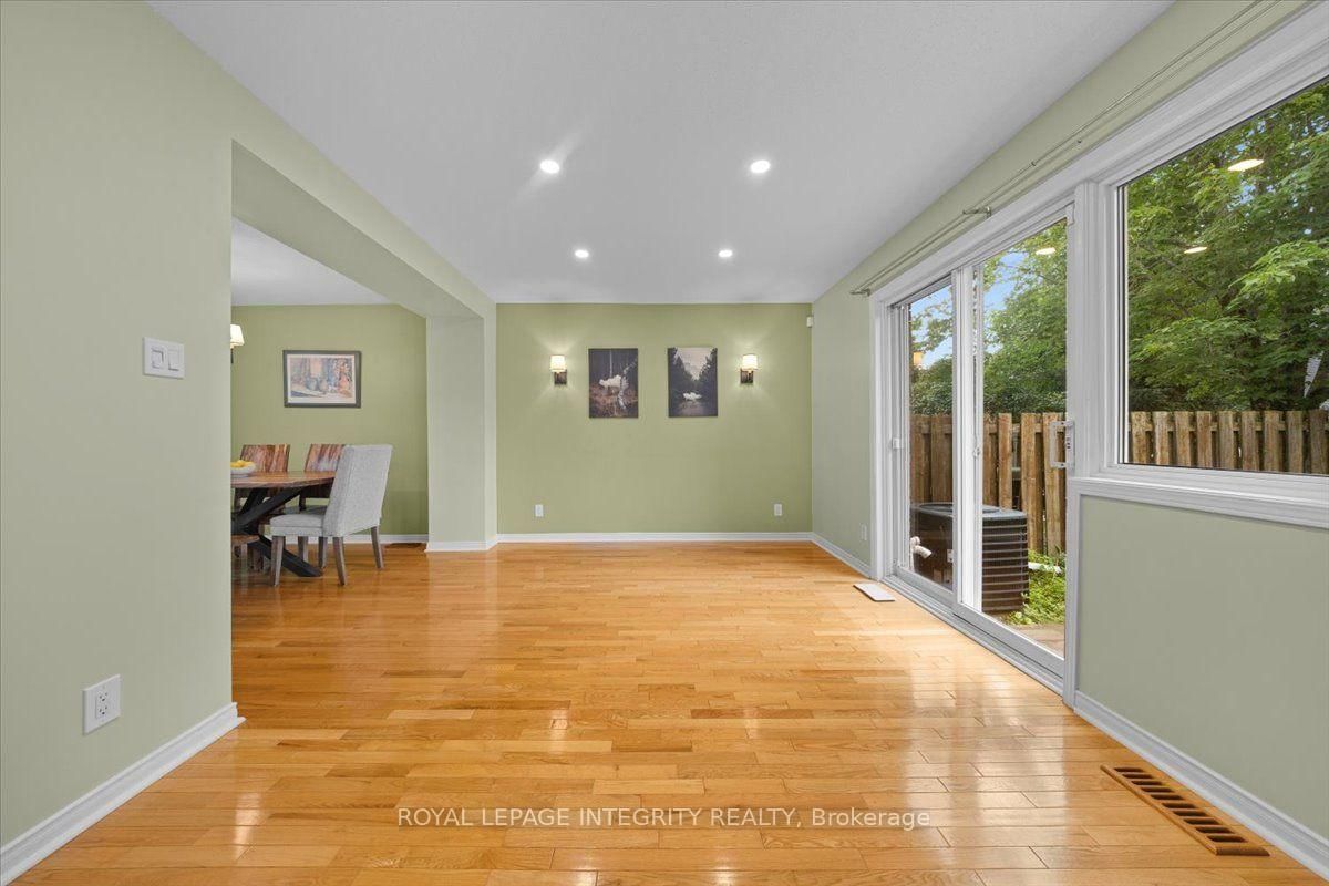 69 ROYAL FIELD Crescent • Ottawa, ON photo 11