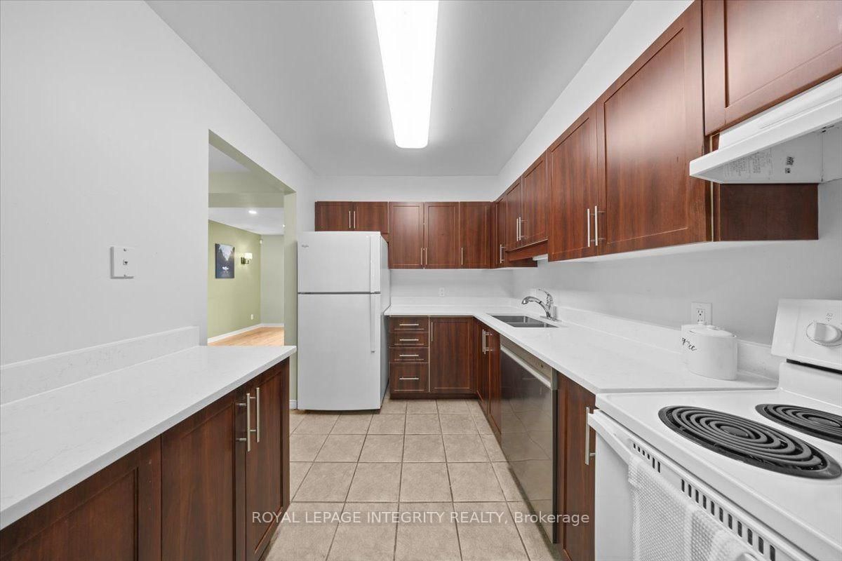 69 ROYAL FIELD Crescent • Ottawa, ON photo 13