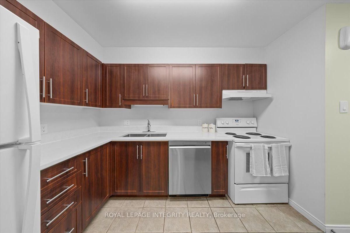 69 ROYAL FIELD Crescent • Ottawa, ON photo 14