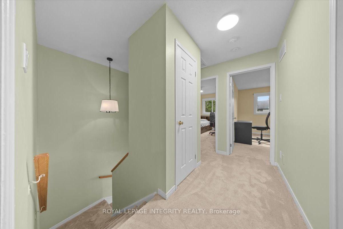69 ROYAL FIELD Crescent • Ottawa, ON photo 16