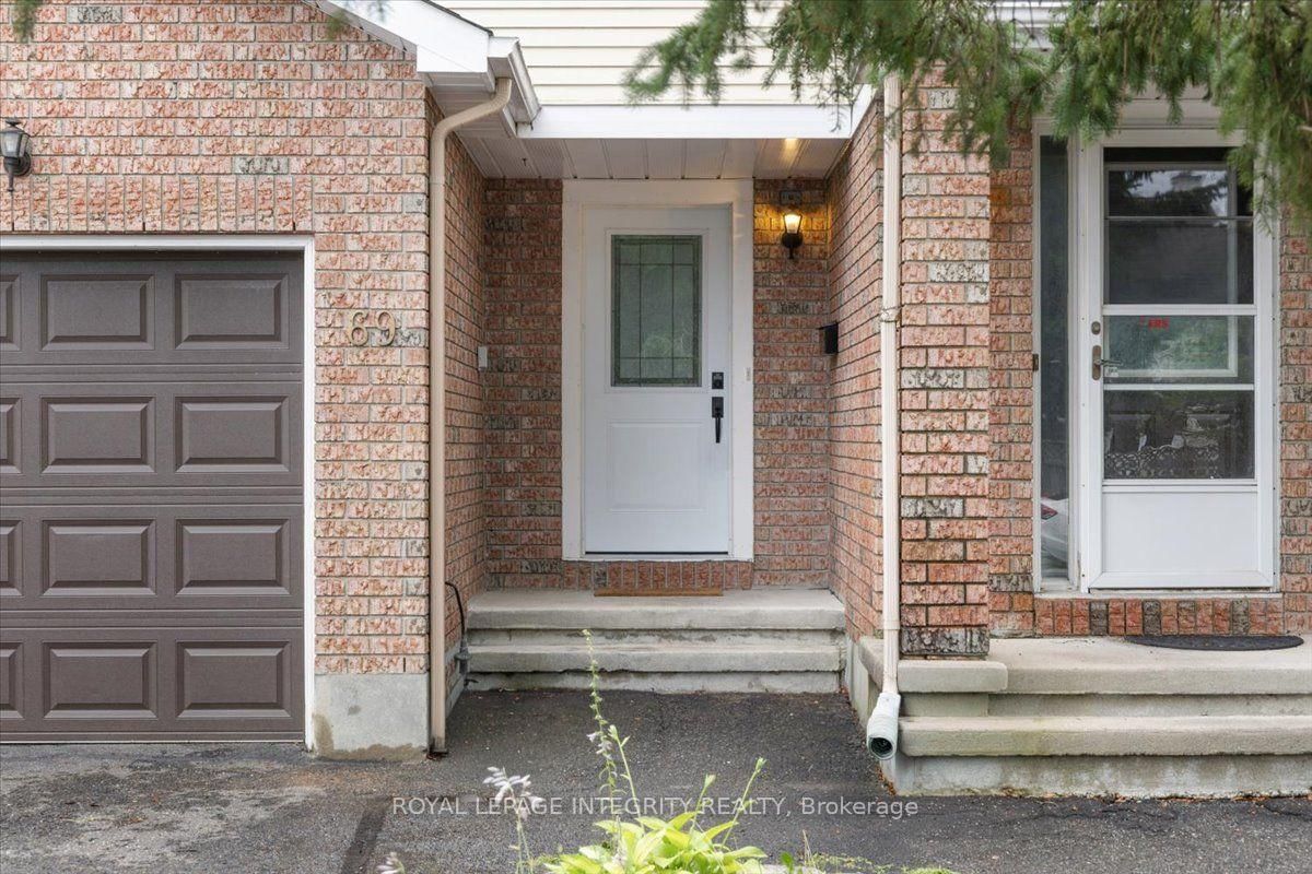 69 ROYAL FIELD Crescent • Ottawa, ON photo 2