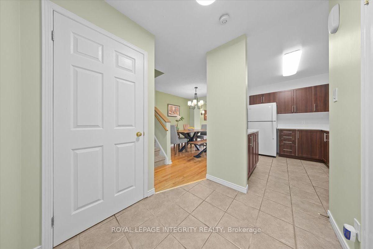 69 ROYAL FIELD Crescent • Ottawa, ON photo 4