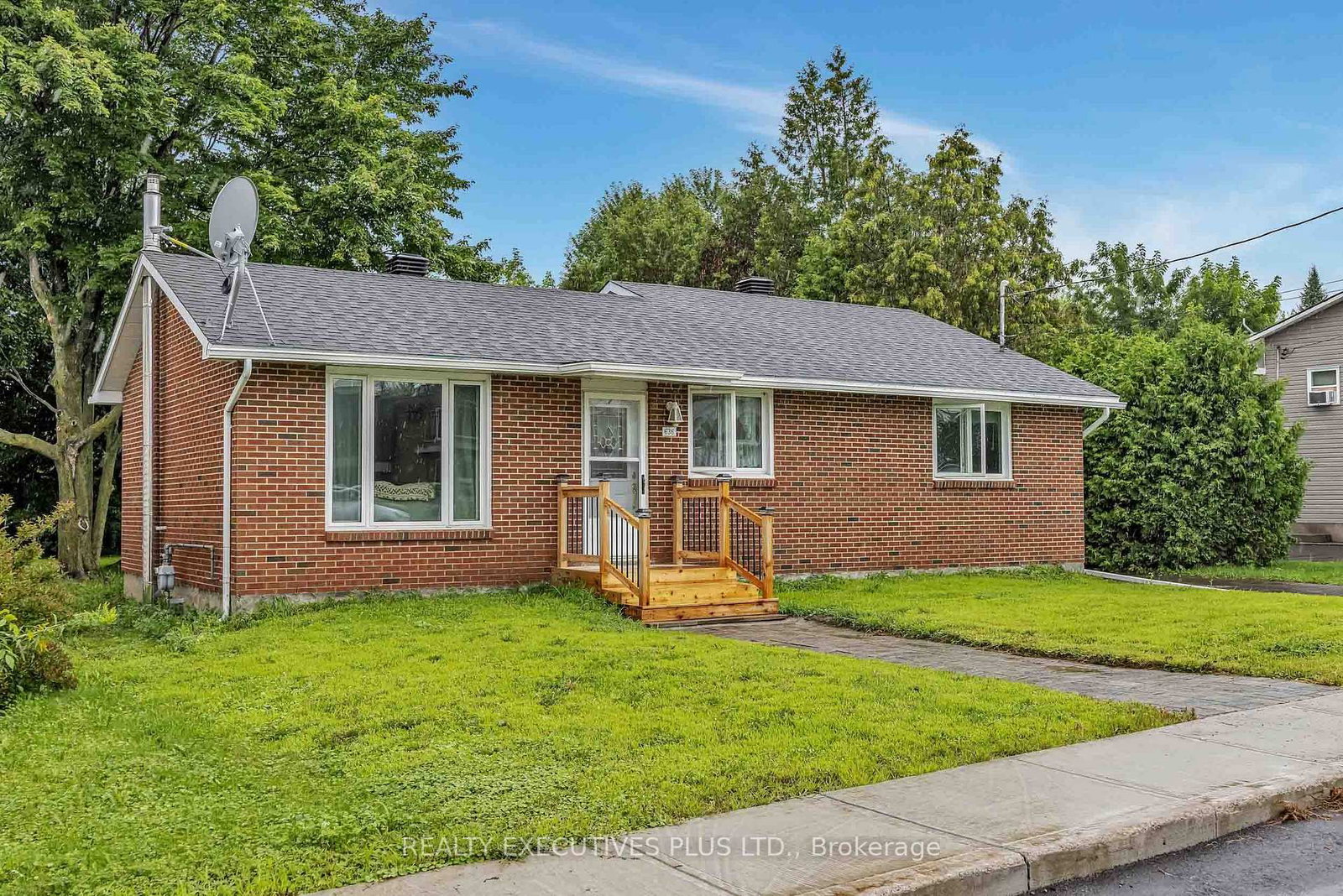 636 Water Street • Alfred and Plantagenet, ON photo 1