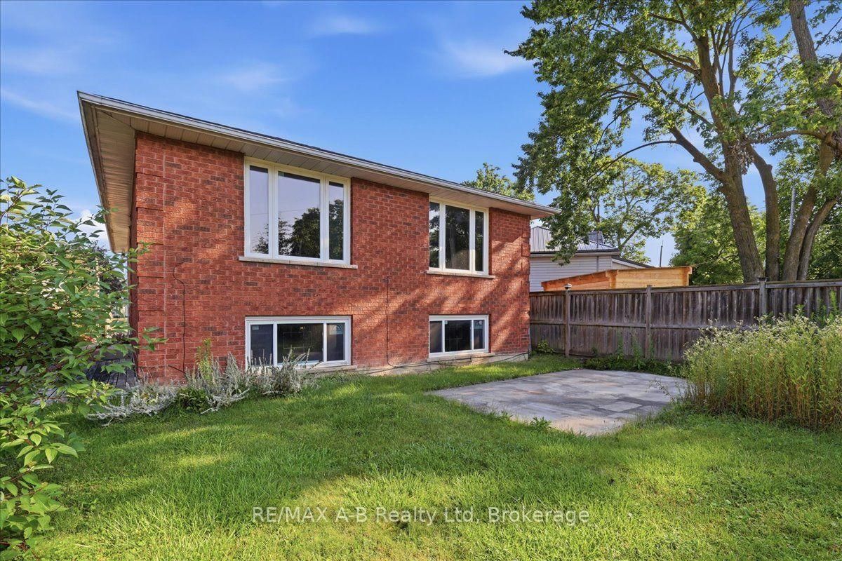 15 Railway Street • Stratford, ON photo 1