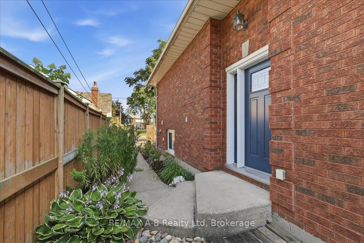 15 Railway Street • Stratford, ON photo 10