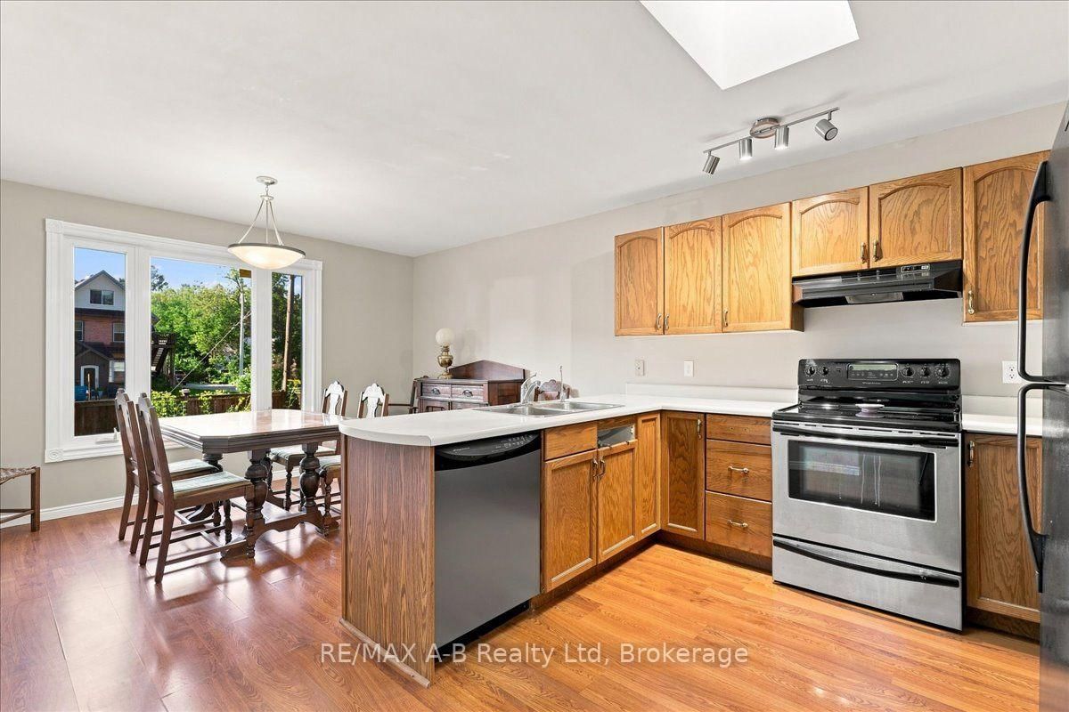 15 Railway Street • Stratford, ON photo 12