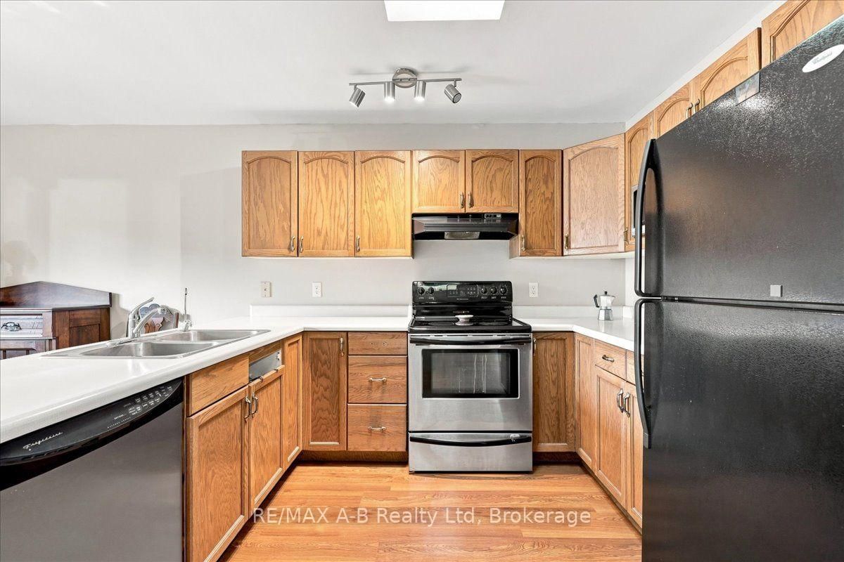 15 Railway Street • Stratford, ON photo 13