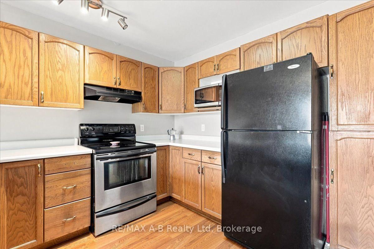 15 Railway Street • Stratford, ON photo 14