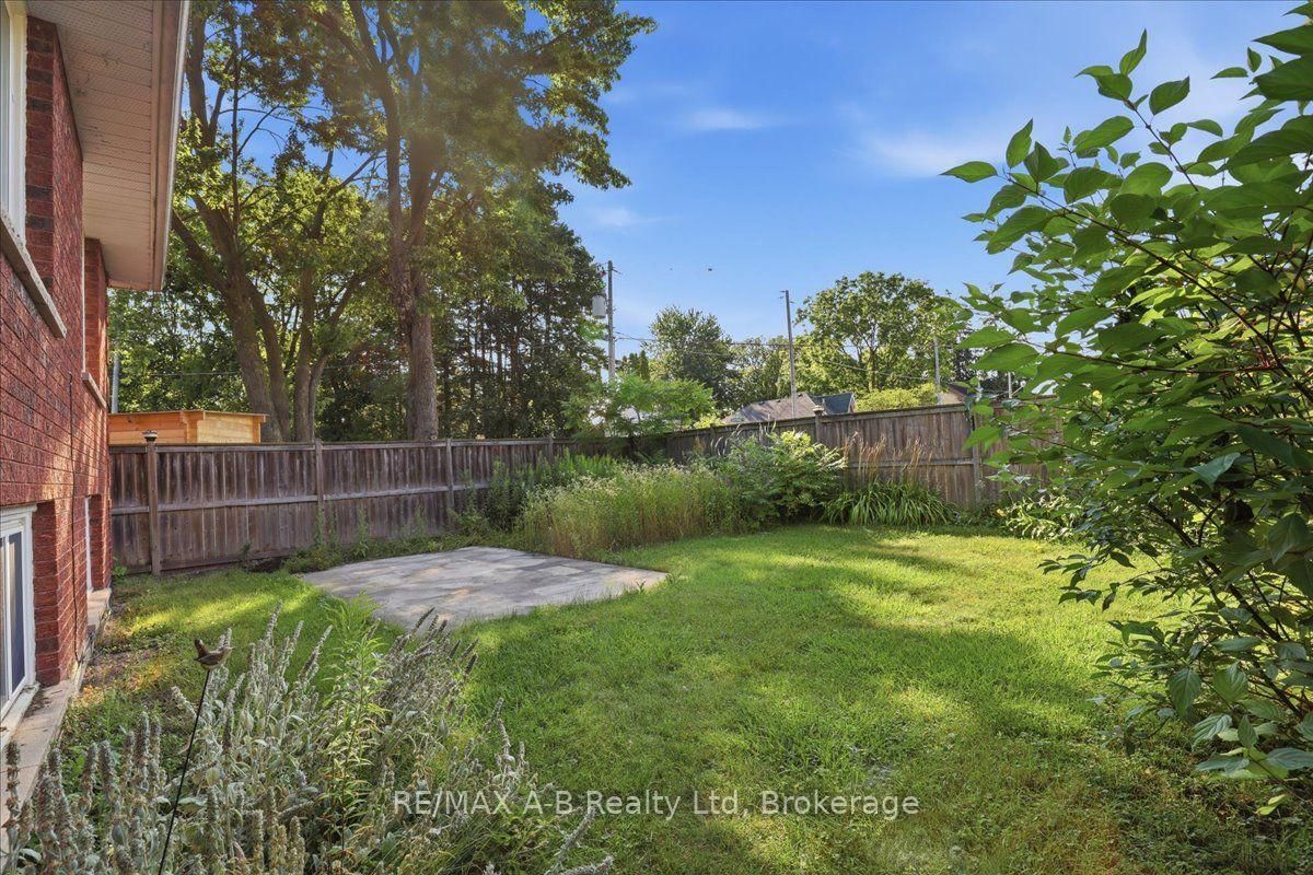 15 Railway Street • Stratford, ON photo 42