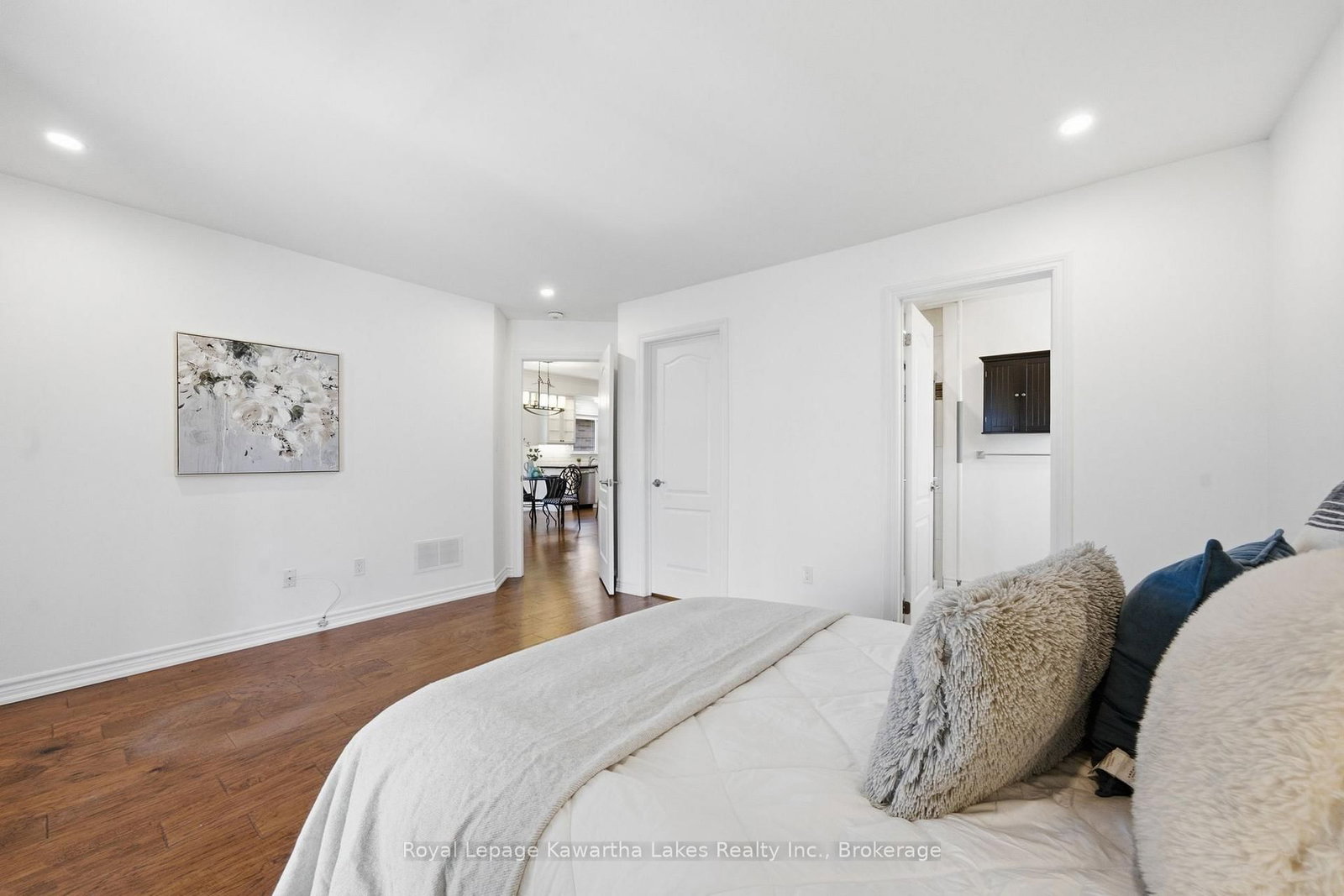 25 Barron Boulevard • Kawartha Lakes, ON photo 11